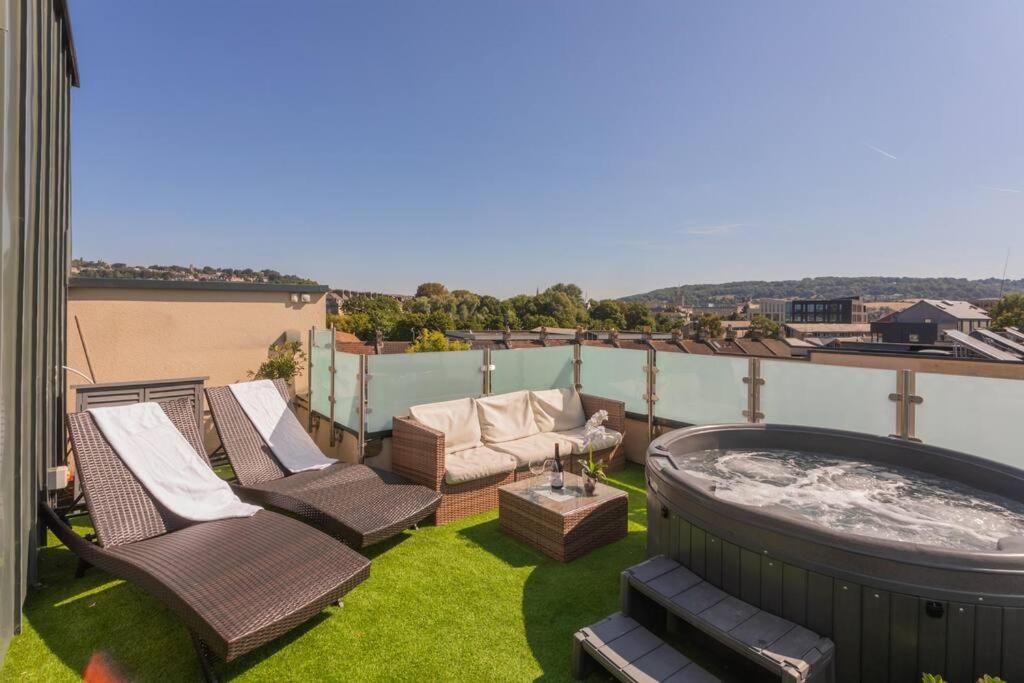Stylish Penthouse Apartment With Hot Tub Bath Esterno foto